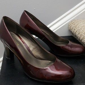 Shiny cherry chunky heels
